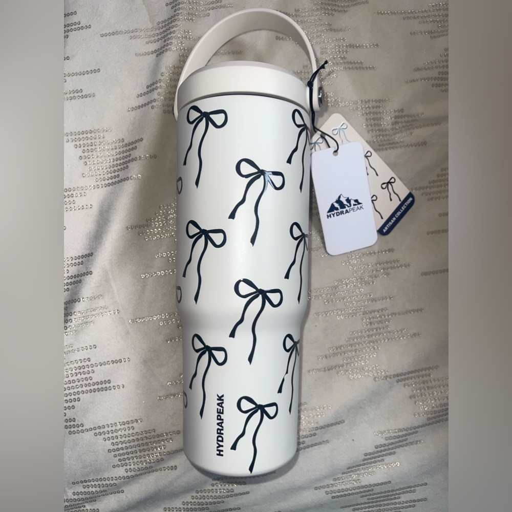 VIRAL Hydrapeak Bow Tumbler